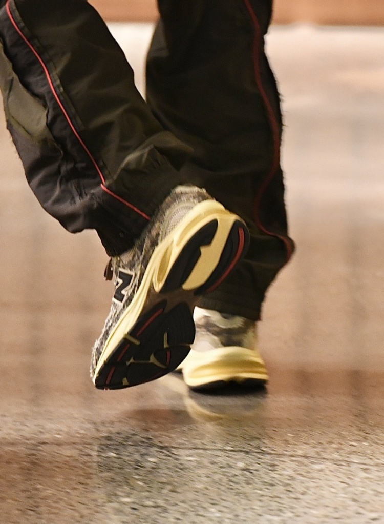 开云APP官网-上新！库里今日入场穿Joe Freshgoods x New Balance 2010 款球鞋