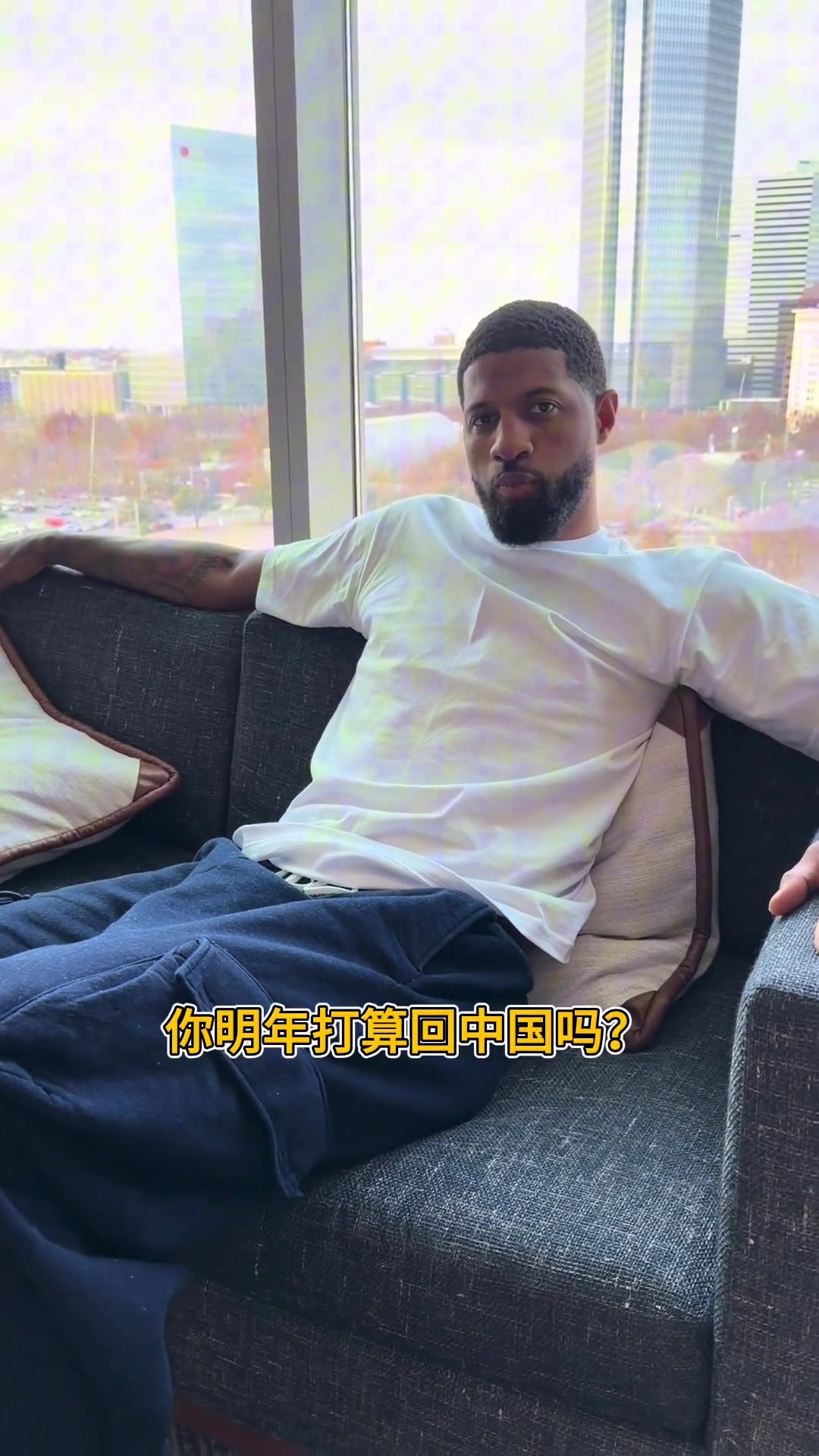 开云移动端-乔治：希望夏天再去中国 听说中国有很漂亮的高尔夫球场 想去看看